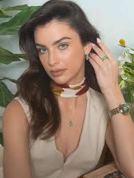 Pretty @galrubinn 💙🤍💙 for @yedioth @yuligroup 📸 @jnthnbloom 👘  @kobibenyehoda 💇🏼‍♀️ @galbenzion 💄 @royihemo for @solo_agency_telaviv