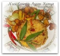 Dah siap dan sedia dihidangkan bersama nasi, gulai ayam dan ayam goreng kunyit kak wok. Nasi Goreng Ayam Kunyit Azian Collections