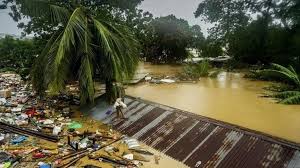 Les pluies torrentielles peuvent entraîner des inondations. Etats Unis Hawaii Declare L Etat D Urgence Suite A De Fortes Inondations