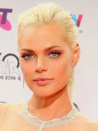 Sophie Monk December 14 Sending Very Happy Birthday Wishes All The Best Cheers Orange Makeup Beauty Purple Eyeshadow