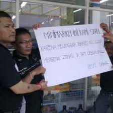 Mata mines menjadi pegawai indomaret. Pesat Segel Indomaret Surapati