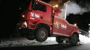They head to the it takes a special breed of men to pull off the perfect 'ice road rescue'.from a driver smuggling. Ice Road Rescue 2015