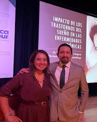 Hoy en la sesión Mensual de @medica_sur, gracias a la Sociedad Médica por  la invitación y a @dr_sueno por compartirme esta experiencia y foro  hablando de cosas que nos gustan como el