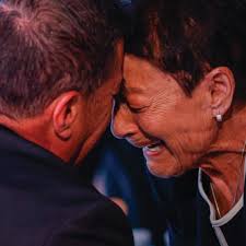 Si en mi camino junto a Eddie Miró lo admiré por ser mi padrino, mi amigo  incondicional y consejero de animación, hoy lo admiro más cuando através de  su esposa Ita Medina,