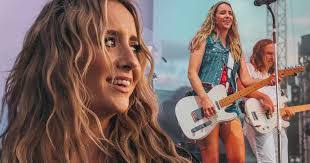 Kaylee Bell's Instagram, Twitter & Facebook