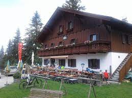 It's a small size geocache, with difficulty of 2, terrain of 2. Hostel Halleiner Hutte Adnet 39 Empfehlungen