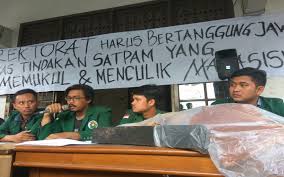 Manajemen, investor, kreditur, pemerintah b. Nih Kronologi Penganiayaan Mahasiswa Usu Oleh Satpam Kampus Okezone News