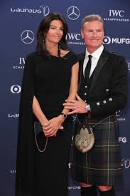 David marshall coulthard was born on march 27, 1971, in twynholm, kirkcudbrightshire, scotland to duncan coulthard and elizabeth joyce coulthard née on june 2, 2006, he got engaged to belgian television presenter karen minier, with whom he had his first child, dayton minier coulthard, born. David Coulthard Felesege Fekete Haju Szepseg Karent 15 Eve Imadja A Forma 1 Egykori Pilotaja Vilagsztar Femina