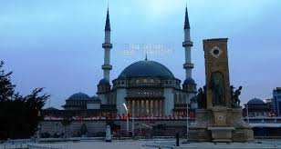 İstanbul taksim meydanı camii 34 yıllık 'taksim'e cami yapılsın mı yapılmasın mı?' tartışmasında son gelişme. Taksim Camii Mahyalar Ile Suslendi Istanbul