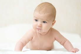 Mi Bebe Vomita Amarillo Es Peligroso Consulta A La Pediatra Bebe Alimentacion Bebe Lactante