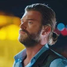 İlk olarak gümüş adlı dizide canlandırdığı mehmet karakteriyle adını duyuran tatlıtuğ. Pin By Somebody I Used To Know On Kivanc Tatlitug In 2021 Kivanc Tatlitug King