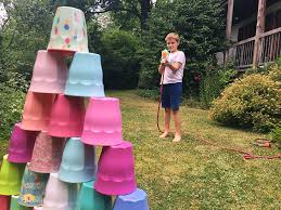 Doch schauen wir uns die resultate weiterer konsumenten etwas exakter an. Idee Fur Die Sommerferien Lustige Wasserspiele Ernsting S Family Blog