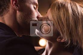Handsome paar mit französisch küssen leinwandbilder • bilder gekitzelt,  kitzeln, fotogen | myloview.de