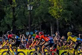 Dimanche 18 juillet 2021 se tient la fameuse arrivée du tour de france. 5 000 Spectateurs Maximum Dimanche Sur Les Champs Elysees L Equipe