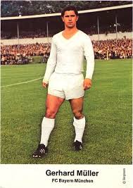 Gerd müller schoss die deutsche nationalmannschaft zudem 1972 mit vier toren zur europameisterschaft und wurde mit ihr 1974 weltmeister. Pin Auf World Stars