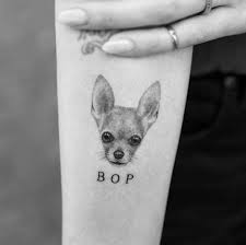 Estos Tatuajes De Perros Seguramente Te Encantaran Tatuajes De Perro Pequeno Chihuahua Tatuaje Tatuajes De Mascotas