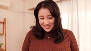 Satsuki Natsuyagi is 32 years old. The miraculous pure white bust that the  man in front of her will be glued to the line of sight is 92 cm H cup. -  XNXX.COM