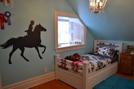 An equestrian theme is a classic that has been used for ages to add style to living rooms. Pin By Manon Bruning On Danicas Horse Themed Room Horse Themed Bedrooms Horse Room Horse Room Decor