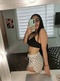 PACK DE ESTA ADOLECENTE COLEGIALA BIEN CON RICO CUERPO por mega