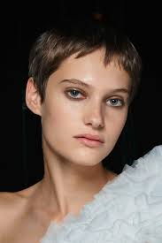 Taglio capelli cortissimi donna, scopri tutti i tagli e se ti puo' stare bene con il metodo les garcons | lunezia cosmetics. Capelli Corti Donna Foto 20 Tagli Pixie Cut Medio Corto Mosso Amica