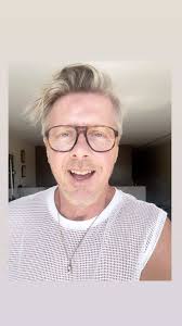 fbf with #aussiebeauty @hannah_glasby 📸 @simonuptonpics #stylist @jac.shaw  #hair @dklahair @artdeptagencyla #aussiecrew #lovewhatido  #celebrityhairstylist ❤️🇦🇺🙏🏻⭐️