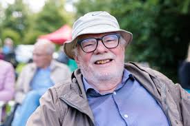 Vimmel: Robin Bengtsson uppträder under Allsång i Linneparken