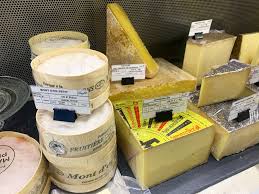 Du Fromage Chez Frescolet L Epicerie Fromagerie Du Sud Ouest A Pigalle Fromagerie Epicerie Fromage