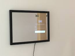 Spiegel in einem alten, schwarzen bilderrahmen. Smart Mirror Selber Bauen Oder Fertig Kaufen Smarthome Blog