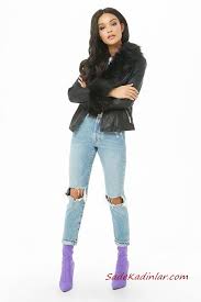 Bayan Pantolon Ceket Kombinleri Mavi Yirtik Kot Pantolon Beyaz Bluz Siyah Deri Kisa Kurklu Ceket Eflatun Topuklu Bot Siyah Deri Moda Stilleri Yirtik Kotlar