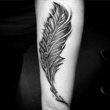 Ein voliereninsignium ist gleichzeitig ausdrucksstark und zurückhaltend. 1001 Ideen Und Inspirationen Fur Ein Cooles Feder Tattoo