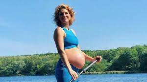 »ein ganzes jahr nicht zu fliegen, hat was mit mir gemacht«, schreibt die 30. Janni Honscheid Will Die Vorwehen Geniessen