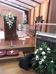 Melayani bunga altar untuk : Santa Bernadet