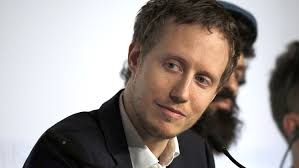 Billy Bob Thornton alias Ed Crane and Frances McDormand alias Doris Crane  in The Barber