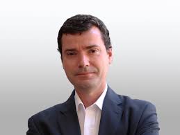 Profesor presentó libro sobre estado de bienestar, crisis y neoliberalismo 