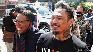Jerinx sampaikan pesan khusus sebelum kembali ke sel tahanan. Jerinx Jadi Tersangka Kasus Idi Kacung Who