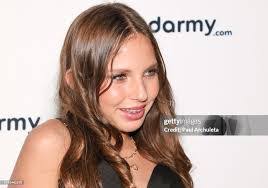 Emma Noelle's Instagram, Twitter & Facebook