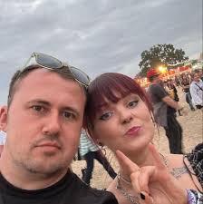 Hi, does anyone know how to wire in an electric cooker with double oven  please 🙏 I've been without a cooker for over a month. Finally got one and  still can't use