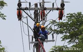 Selama 1,5 jam petugas mengevakuasi korban. Hadapi Cuaca Ekstrem Pln Cek Instalasi Listrik