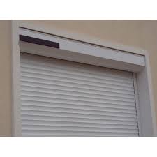 Il n'a pas de norme particulière, on trouve des normes sur les portes de garage mais pas sur les portes d'entrée, après c'est juste du bon sens. Volet Roulant Solaire Somfy Isolant Avec Coffre Renovation