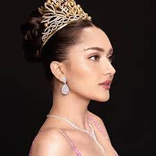 Ida Rosales's Instagram, Twitter & Facebook