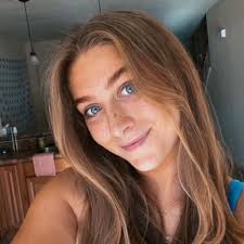 Laura (@lauracferko)