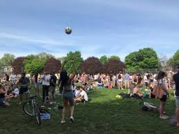 For the second year in a row, the city of toronto painted physical distancing circles on the grass at trinity bellwoods park. City Explores Painting Social Distancing Circles On The Park Lawns After Trinity Bellwoods Chaos Now Magazine