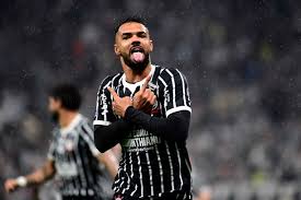 Majestoso em dose tripla tem vantagem do Corinthians sobre o São Paulo