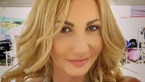 Renee Dill's Instagram, Twitter & Facebook