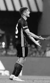 €* 21 may 1996, eskisehir.belirsizlik devam ediyor dorukhan toköz, beşiktaş'ın teklifini reddetti. Dorukhan Tokoz Futbolcular Siyahin Gucu Siyah