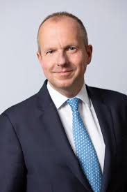 Rowe price, which should benefit directly from the increasing one of the largest and most diversified private equity funds and investment managers with a robust business model, blackstone's stock has little. Former International Director Of Jll To Front Uk Presence