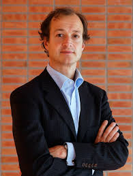 Eric heeft twee kinderen en woont met zijn vriendin in den haag. Eric Wiebes Wikidata