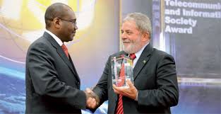 Mais uma partidária do #forçalula, espero que não precisemos ser a voz dele. Brazil S President Luiz Inacio Lula Da Silva Visits Itu