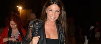 Στην παρέα των roomies βρέθηκε το σάββατο (24/4) η μοναδική βάνα μπάρμπα και. Bana Mparmpa H Royla Me Ekneyrise Otan Milhse Gia Ta Nea Paidia Bi