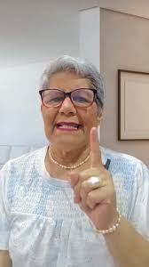 Soy Adela Sierra, una mujer que ha recorrido el camino de la transformación  a través de experiencias profundas y desafiantes. Cada caída, cada sombra y  cada herida me han impulsado a evolucionar,